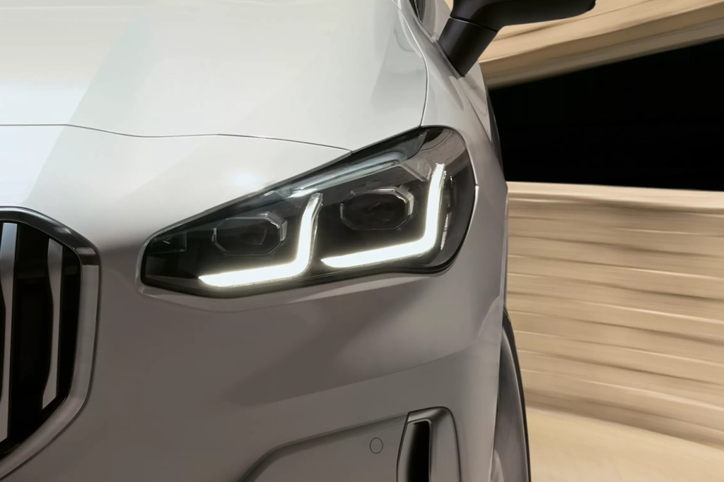 BMW Série 2 Active Tourer vue avant phare