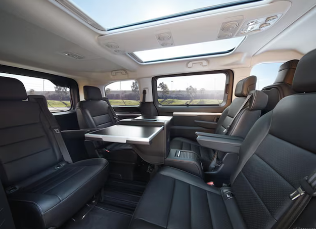 Intérieur spacieux de l’Opel Zafira Life avec sièges modulables